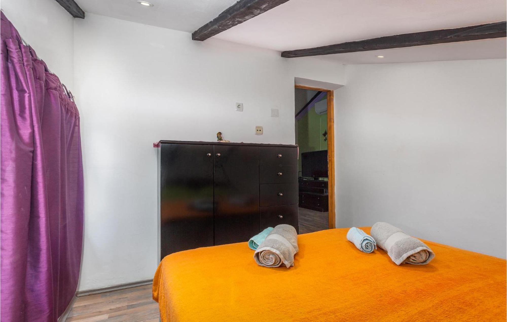 2 Bedroom Amazing Apartment In Njivice Extérieur photo