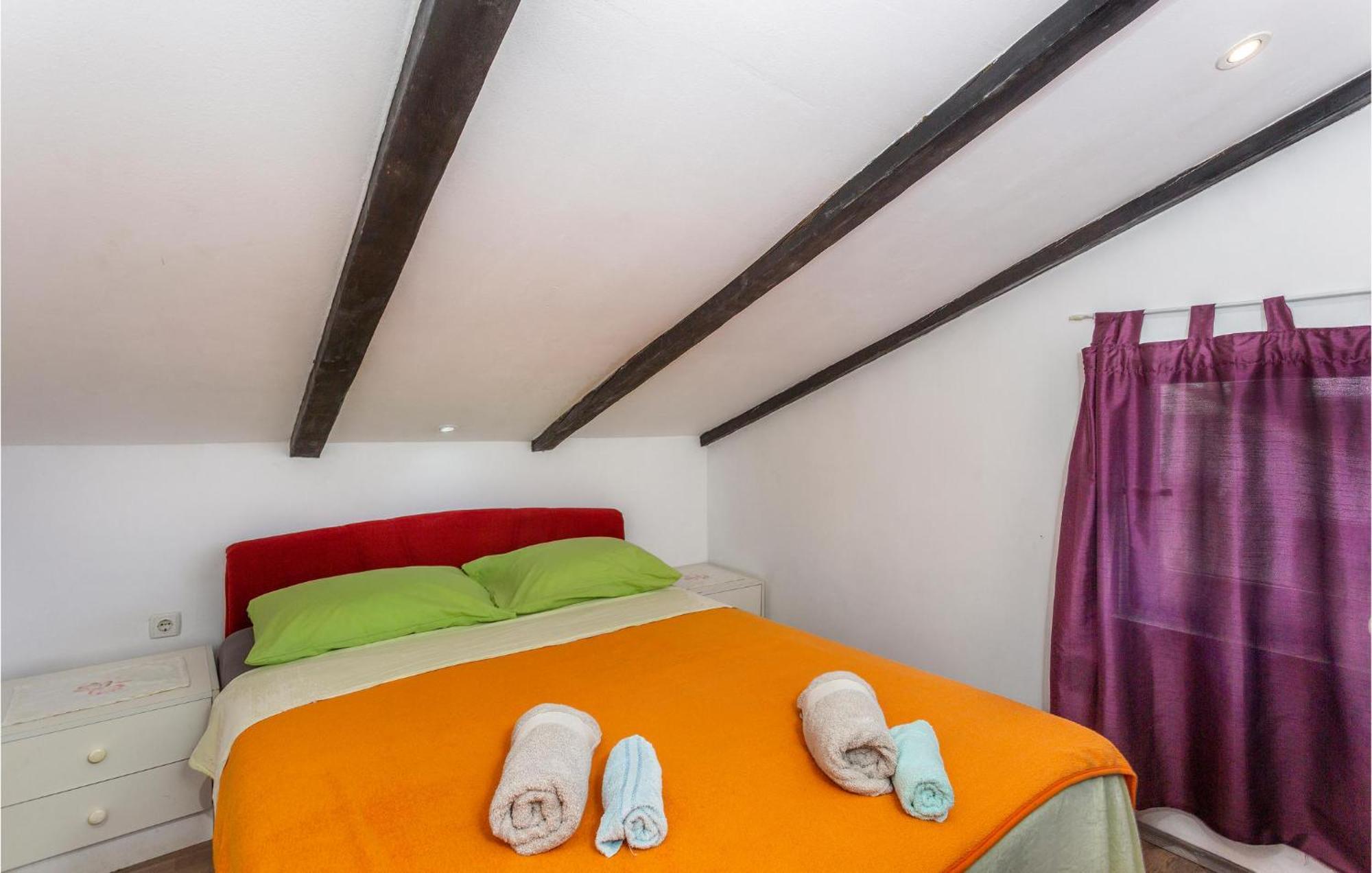2 Bedroom Amazing Apartment In Njivice Extérieur photo