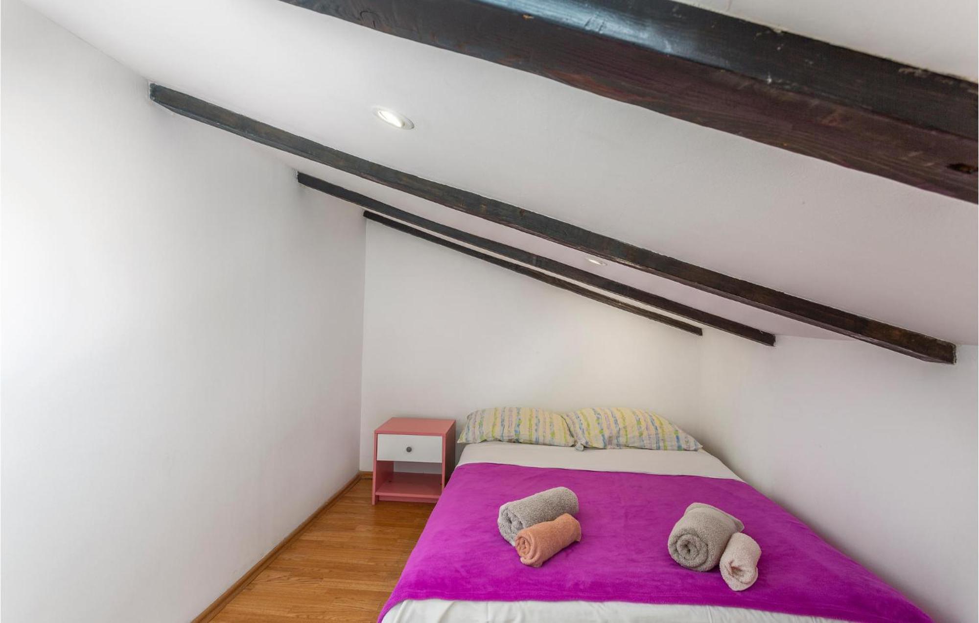 2 Bedroom Amazing Apartment In Njivice Extérieur photo