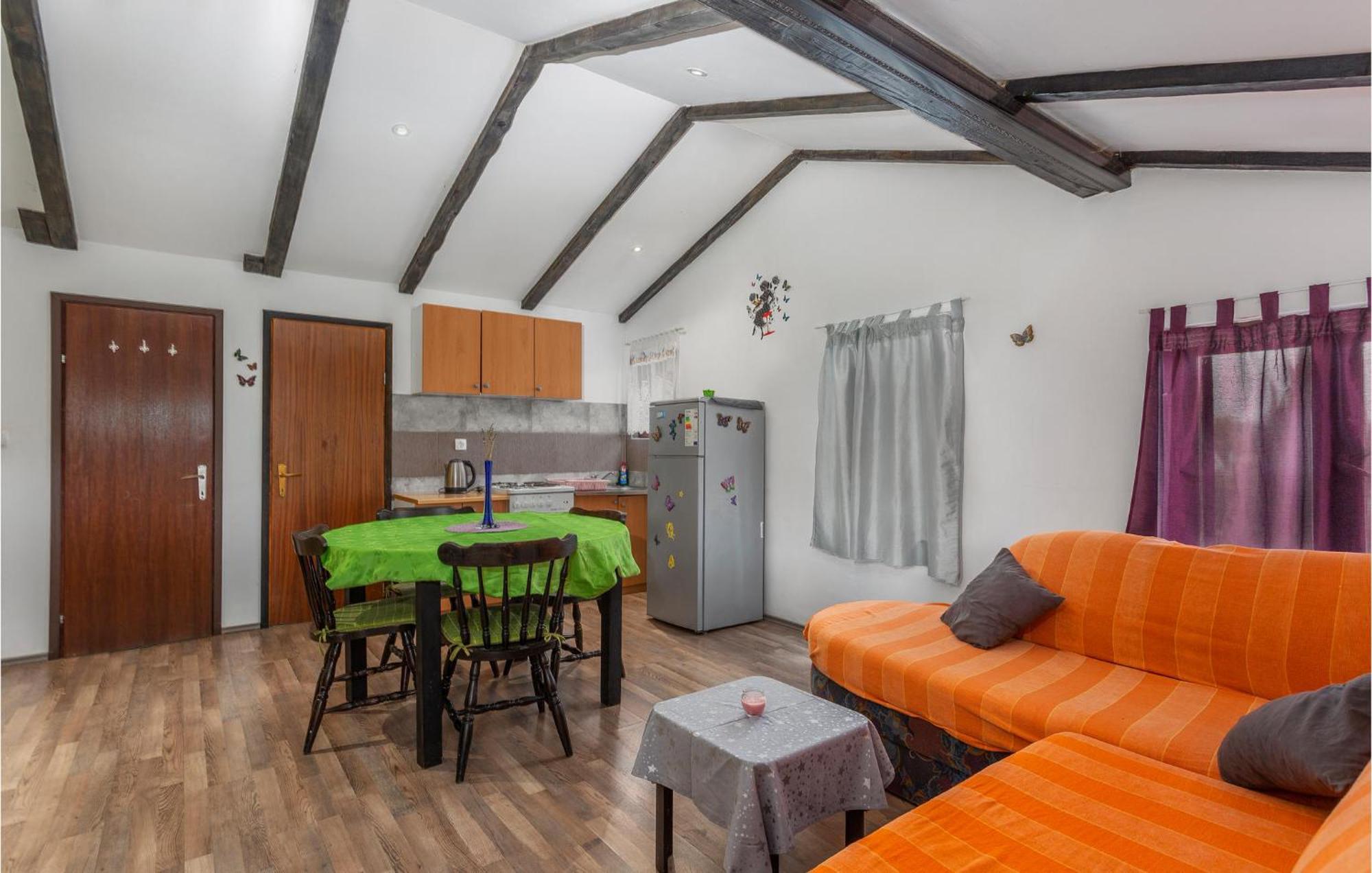 2 Bedroom Amazing Apartment In Njivice Extérieur photo